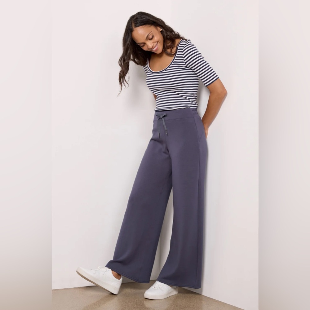 New Spanx Medium Air Essentials Wide Leg Lounge Pants